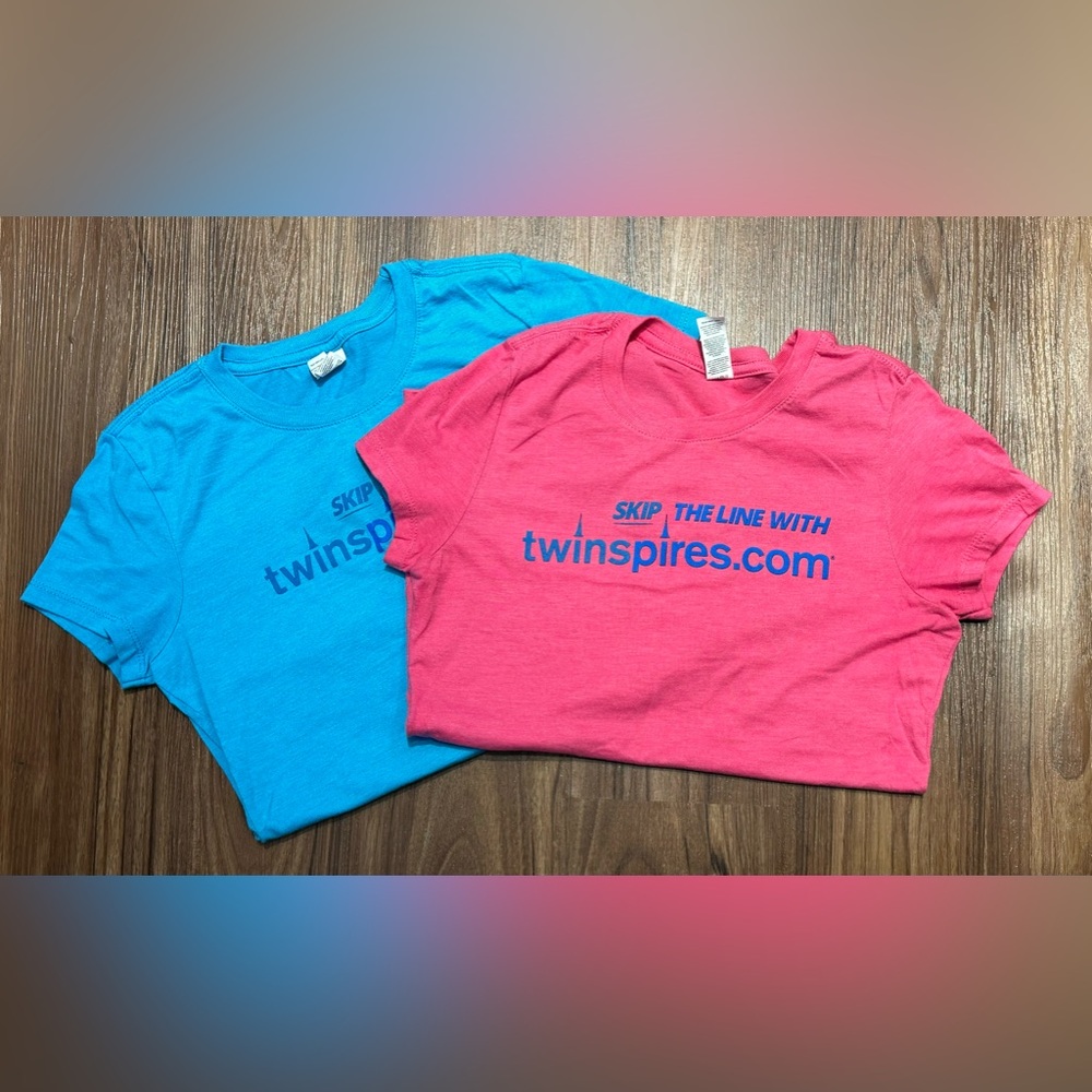 New 2 Piece TwinSpires Graphic Print Shirt Tee Bundle – S